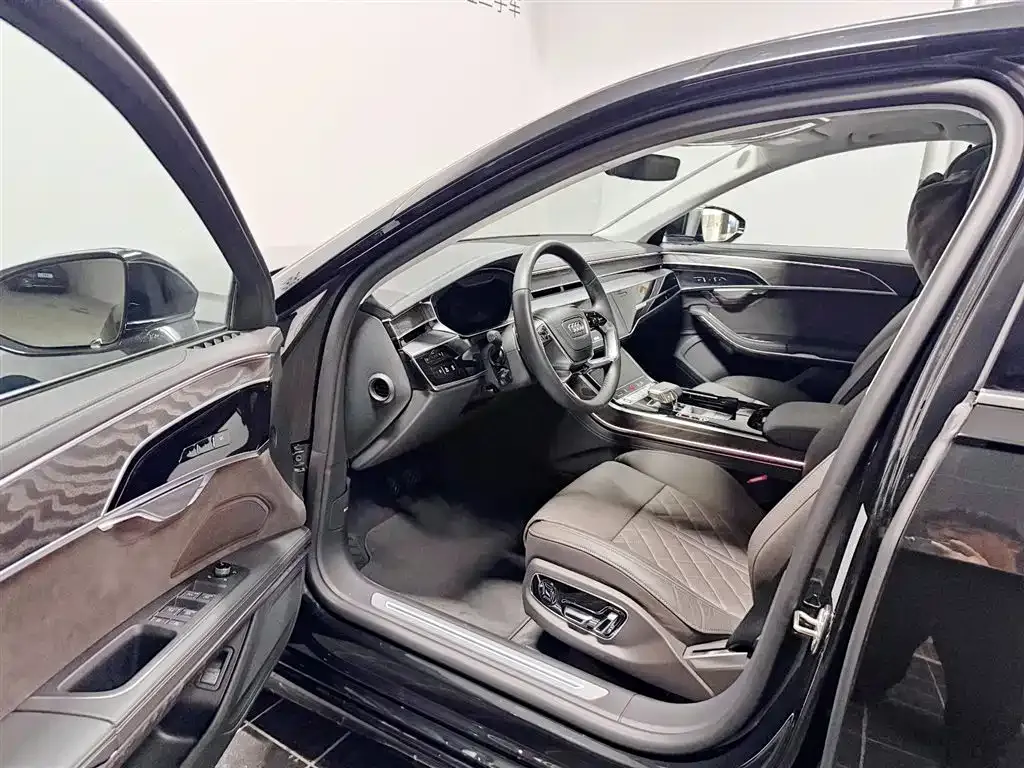 Audi A8 — фото 5