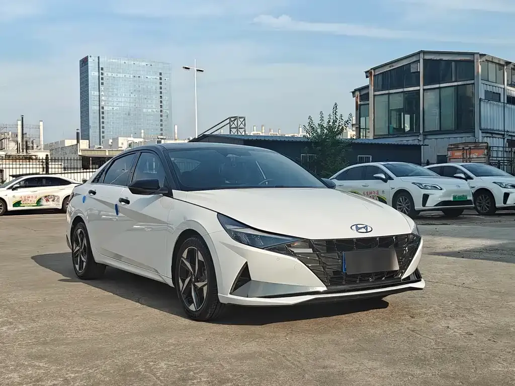 Hyundai Elantra — фото 9