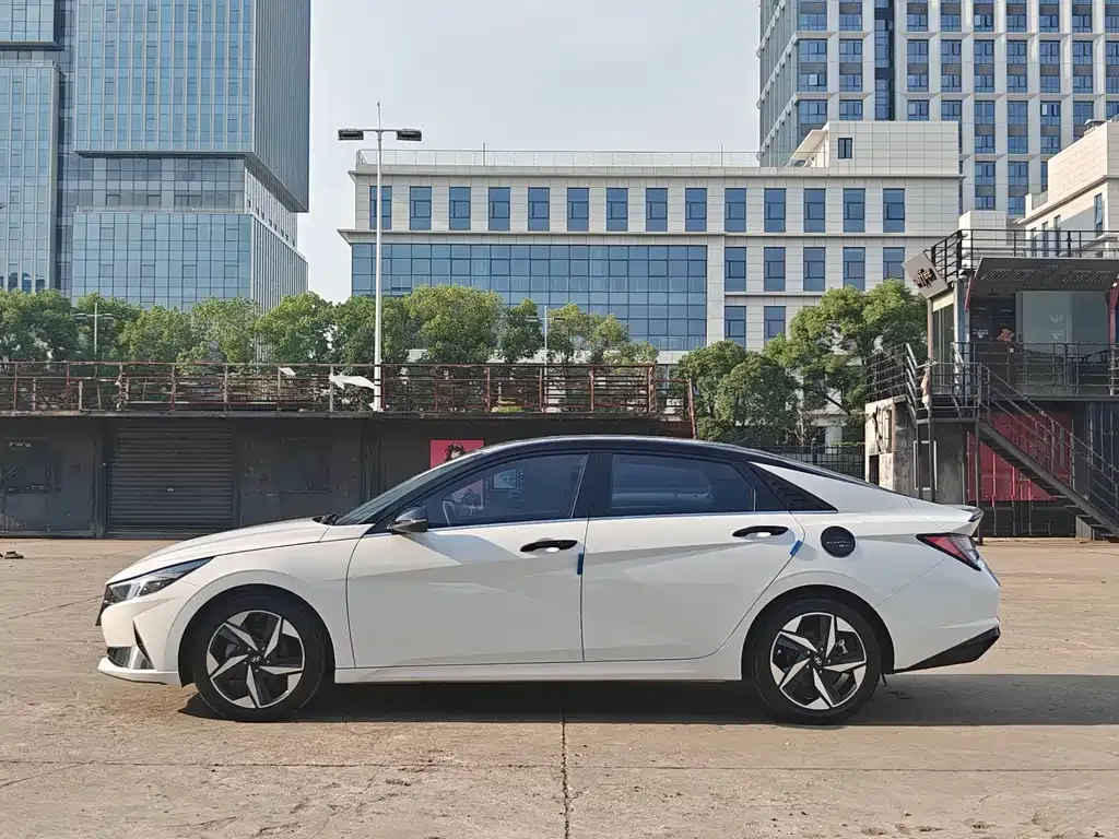 Hyundai Elantra — фото 6