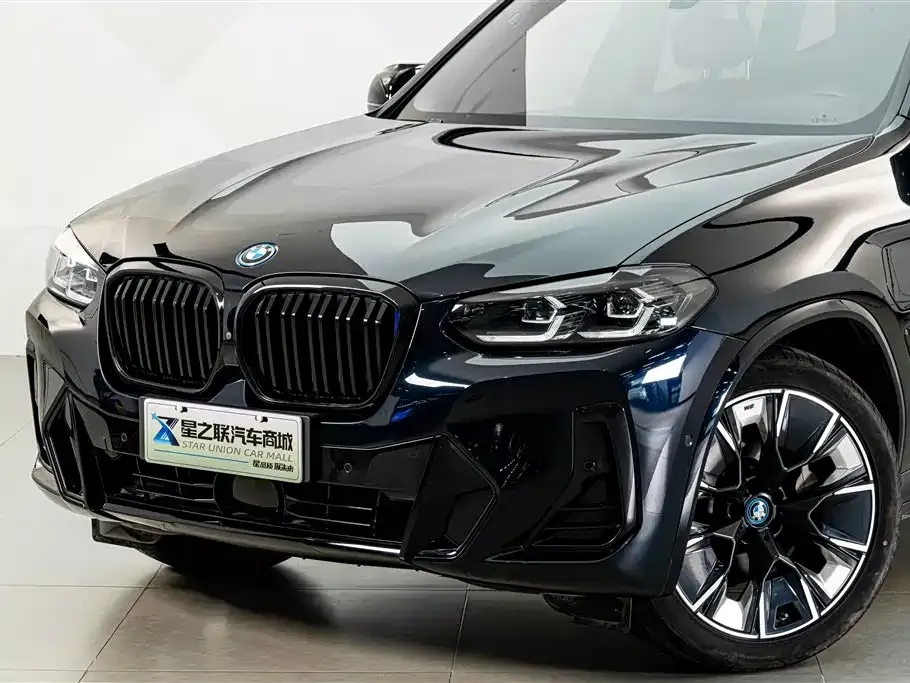 BMW iX3 — фото 9