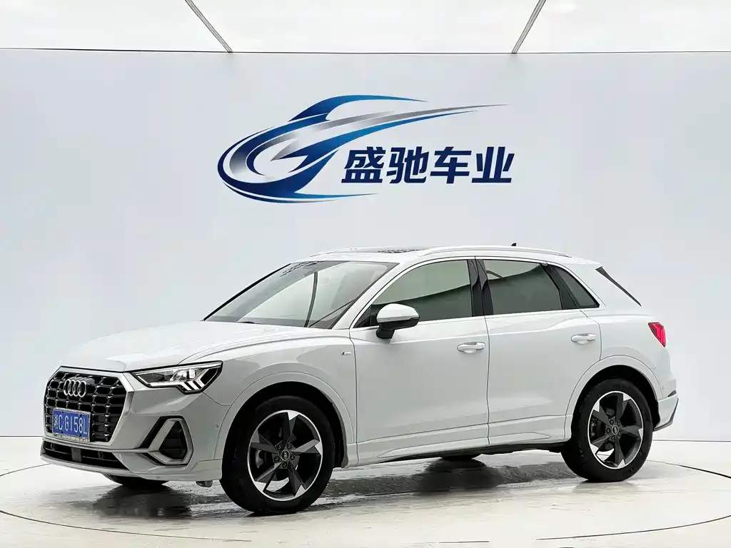 Audi Q3 — фото 1