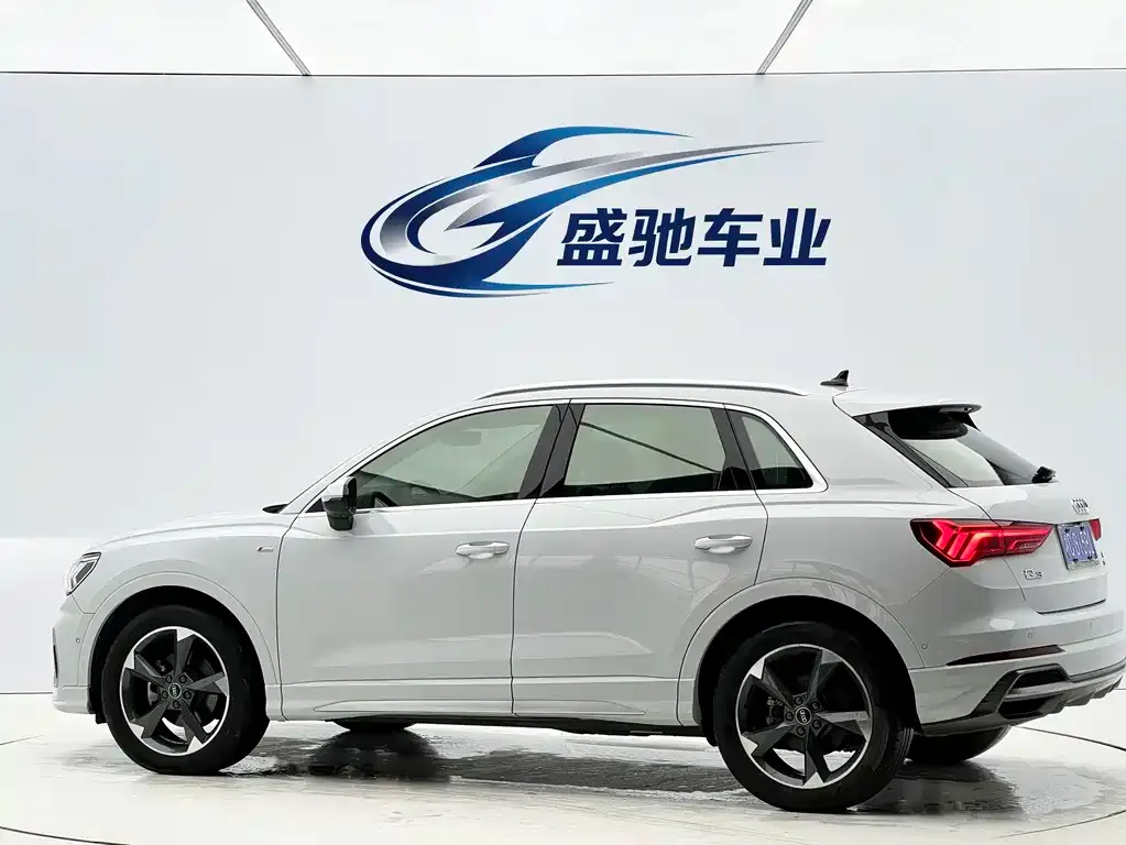 Audi Q3 — фото 10