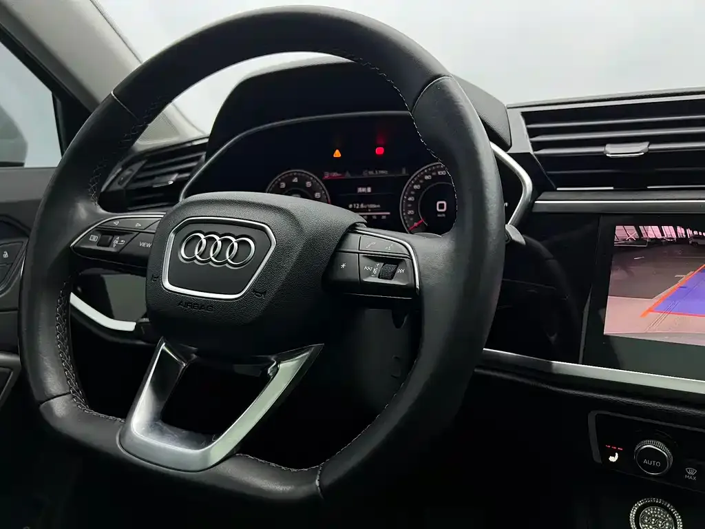 Audi Q3 — фото 9