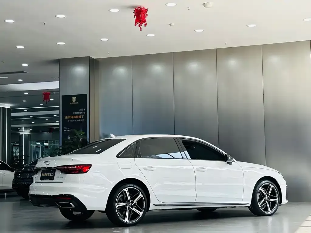 Audi A4L — фото 10