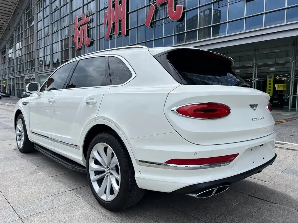 Bentley Bentayga — фото 10