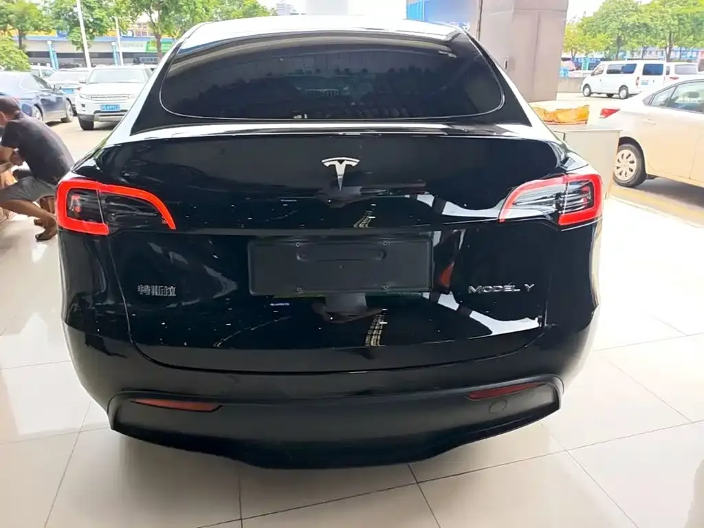 Tesla Model Y — фото 4