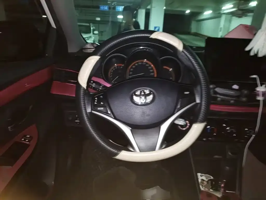 Toyota Yaris L — фото 3