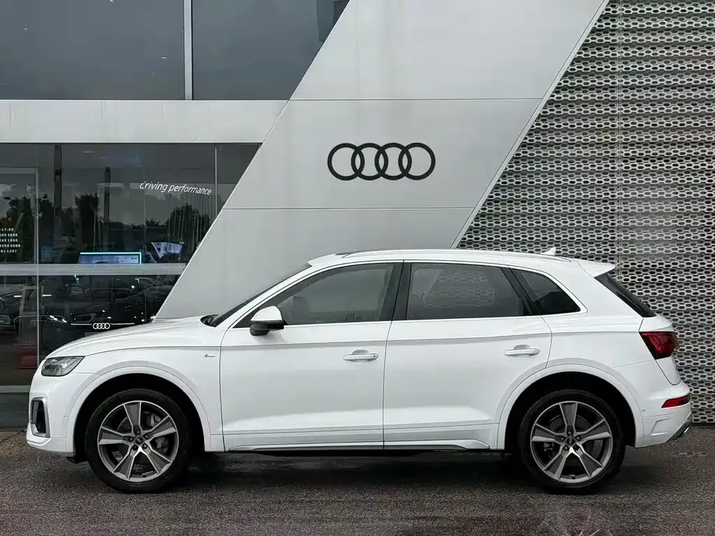 Audi Q5L — фото 9