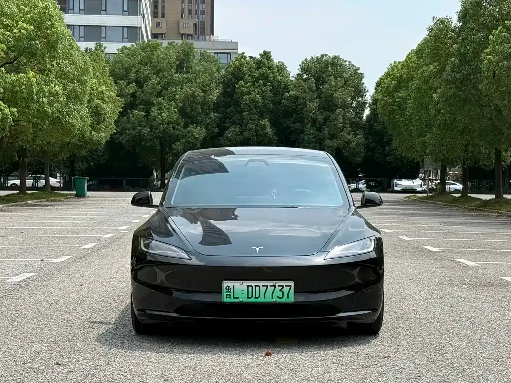 Tesla Model 3 — фото 9