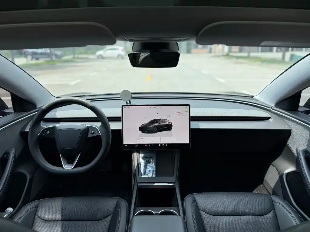 Tesla Model 3 — фото 8