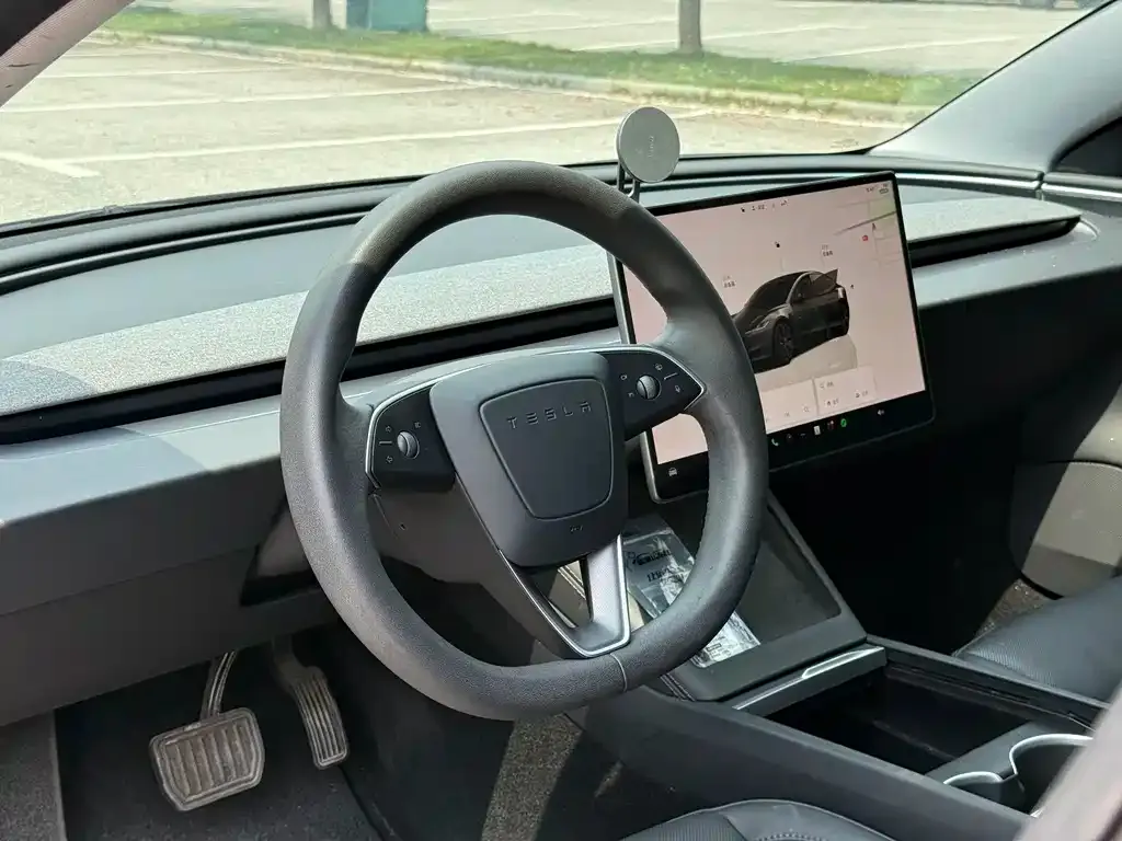 Tesla Model 3 — фото 4
