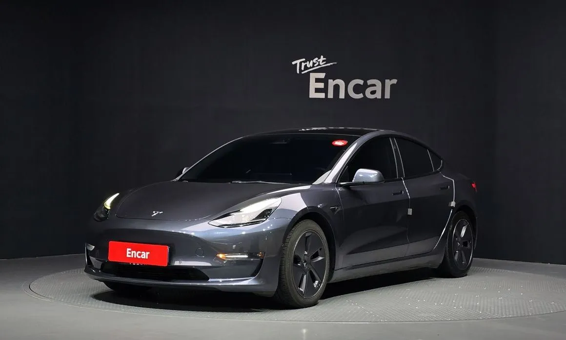 Tesla Model 3 — фото 1