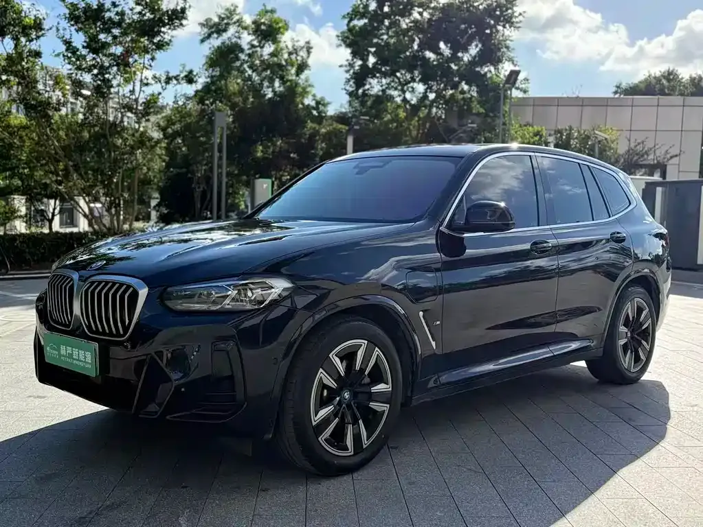 BMW iX3 — фото 8