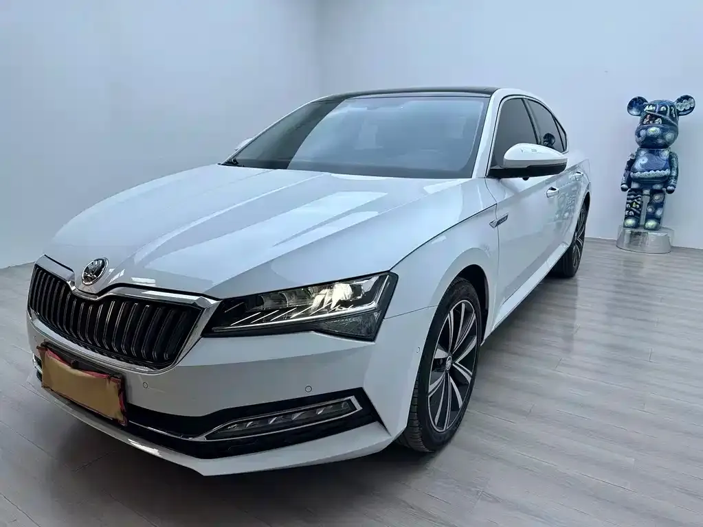 Skoda Superb — фото 1