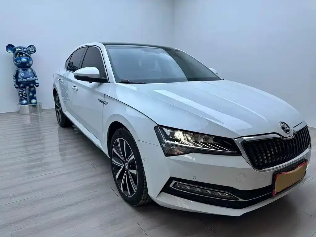 Skoda Superb — фото 9
