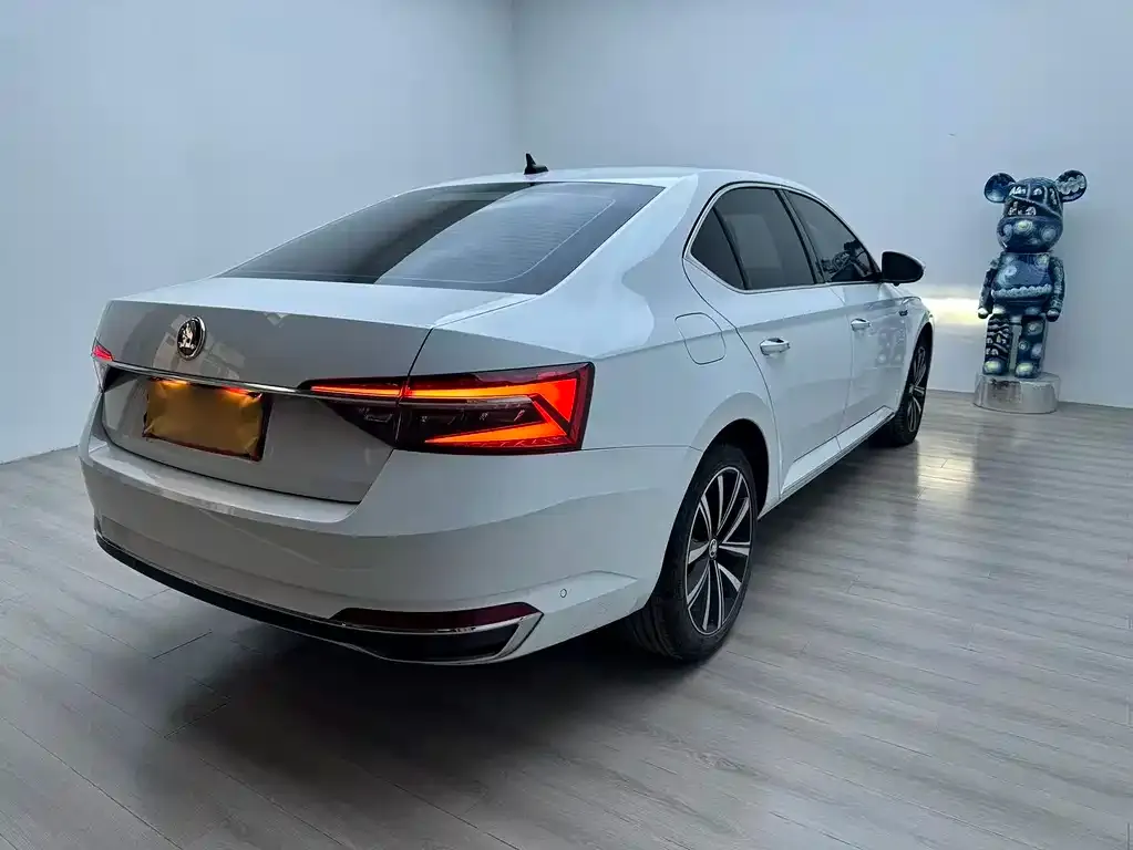 Skoda Superb — фото 5