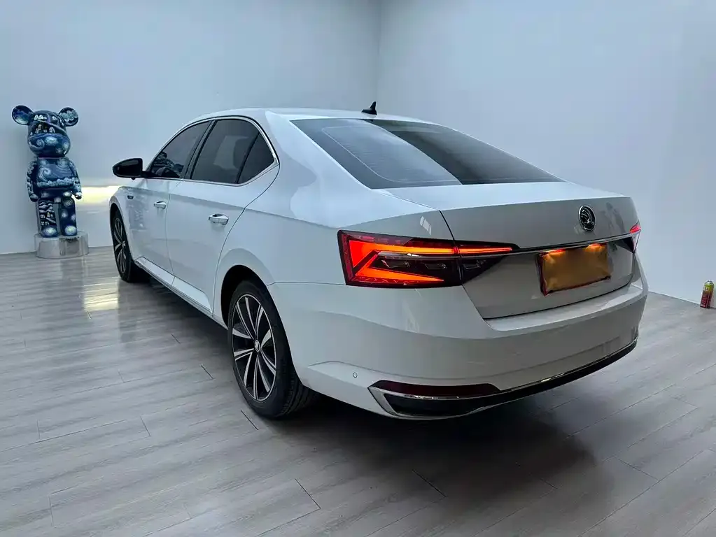 Skoda Superb — фото 3