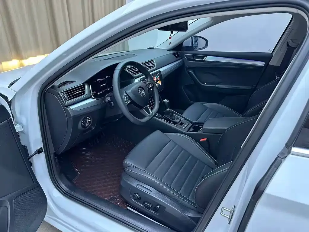 Skoda Superb — фото 6