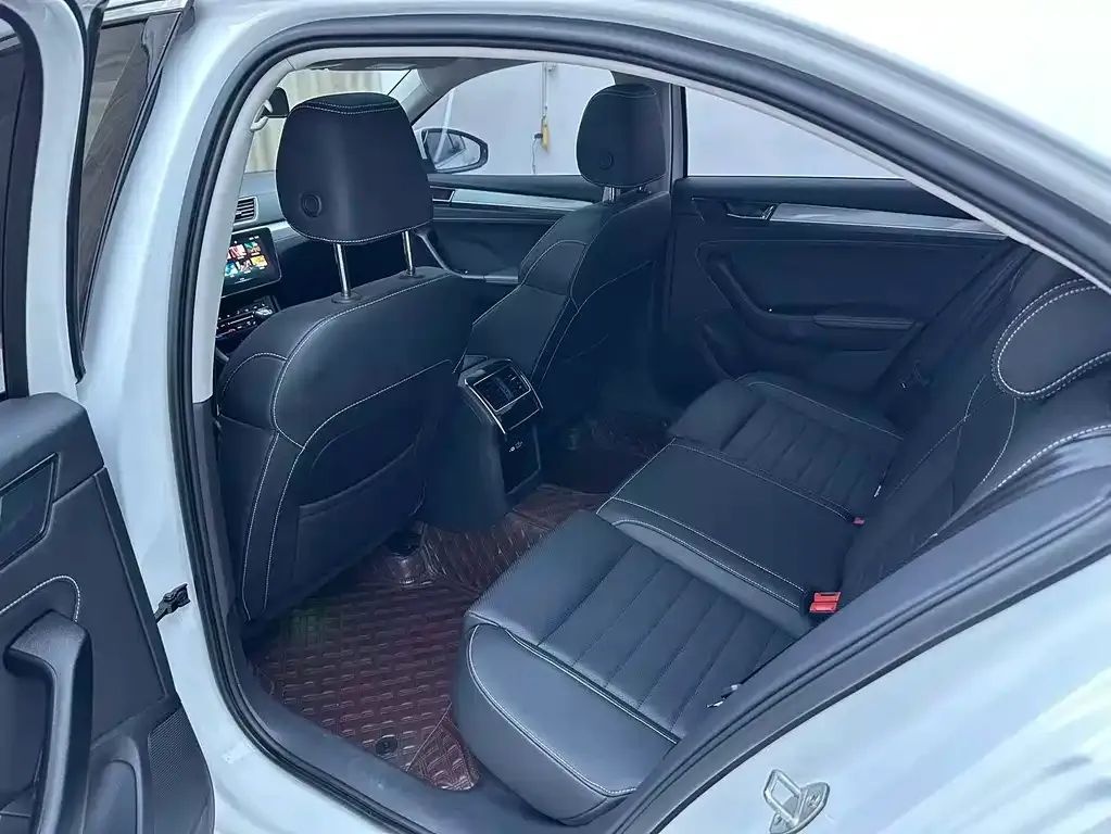 Skoda Superb — фото 8
