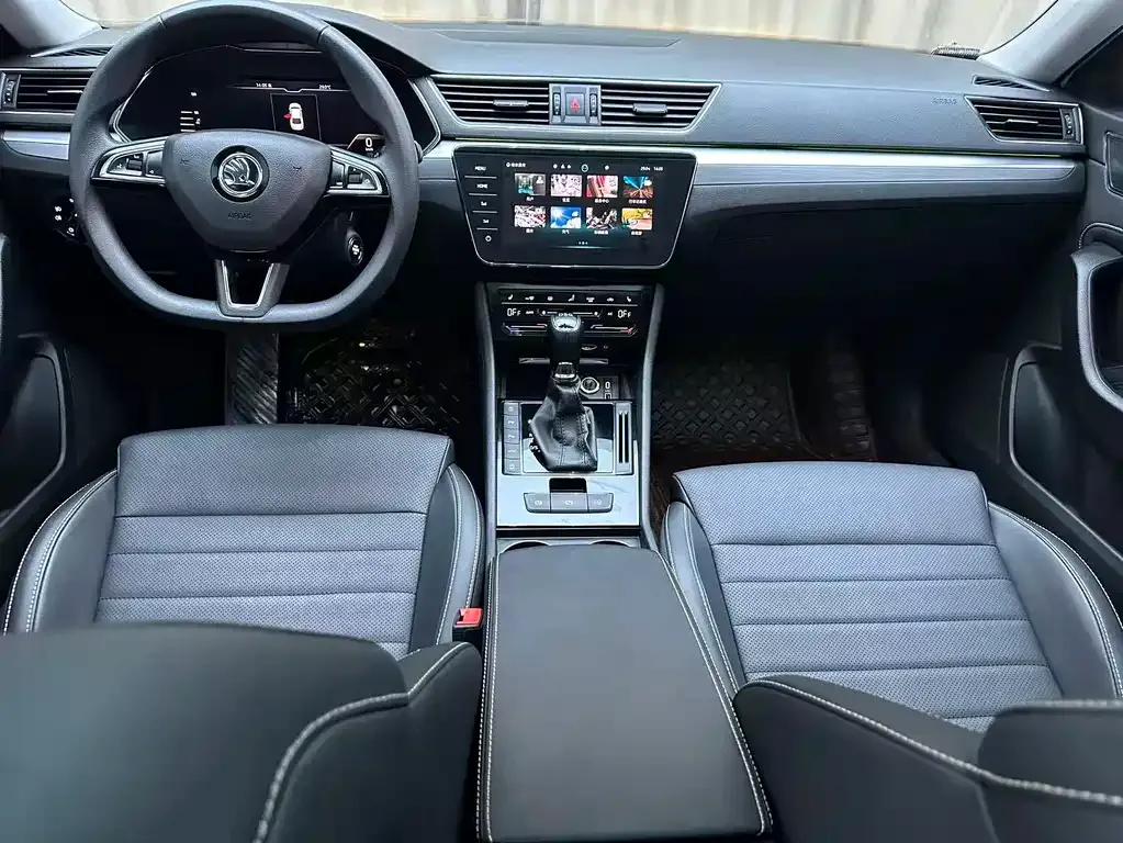 Skoda Superb — фото 7