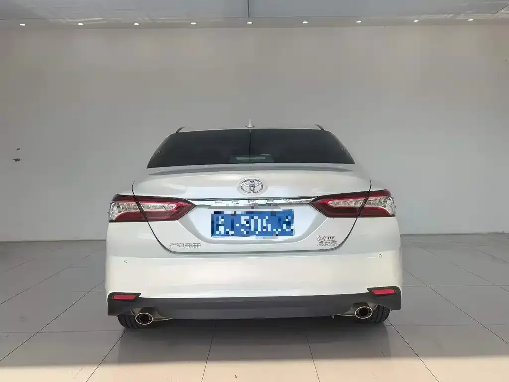 Toyota Camry — фото 4