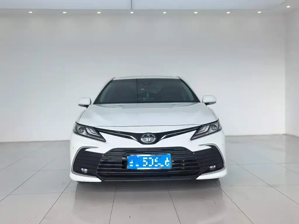 Toyota Camry — фото 8