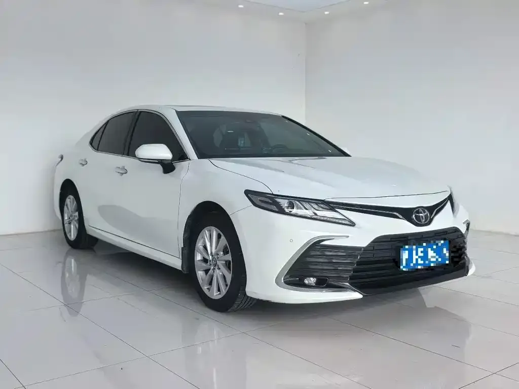Toyota Camry — фото 10