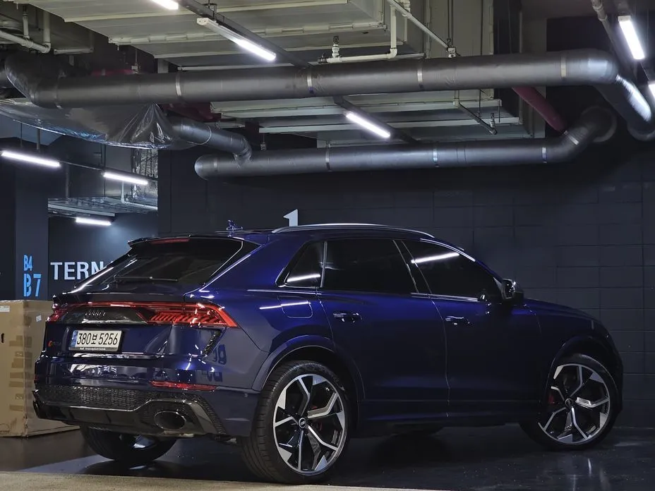Audi RSQ8 — фото 7