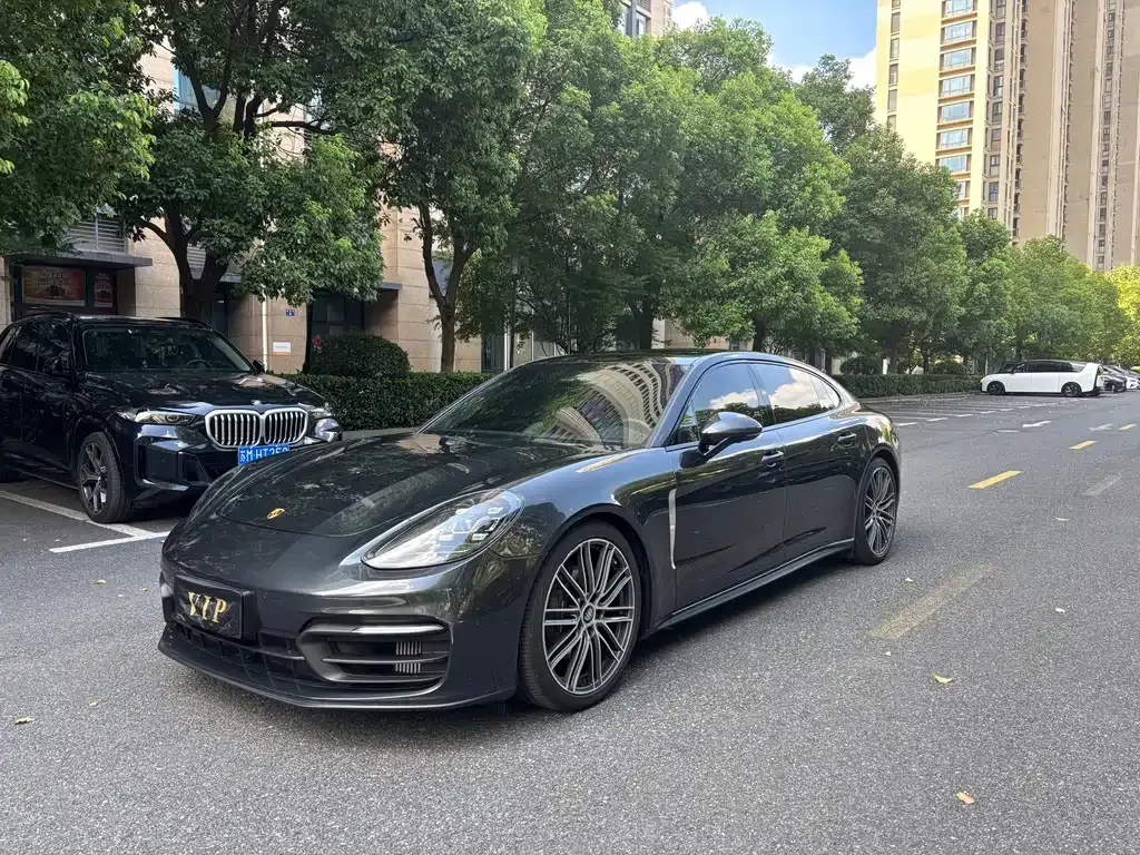Porsche Panamera — фото 1