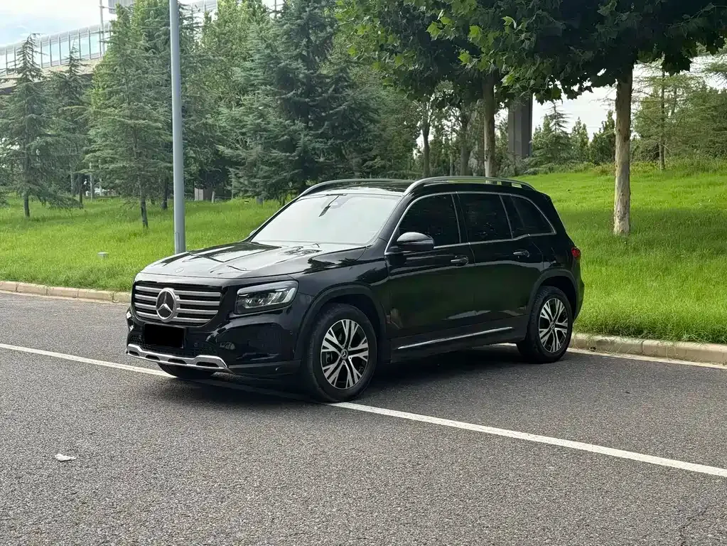 Mercedes-Benz GLB — фото 1