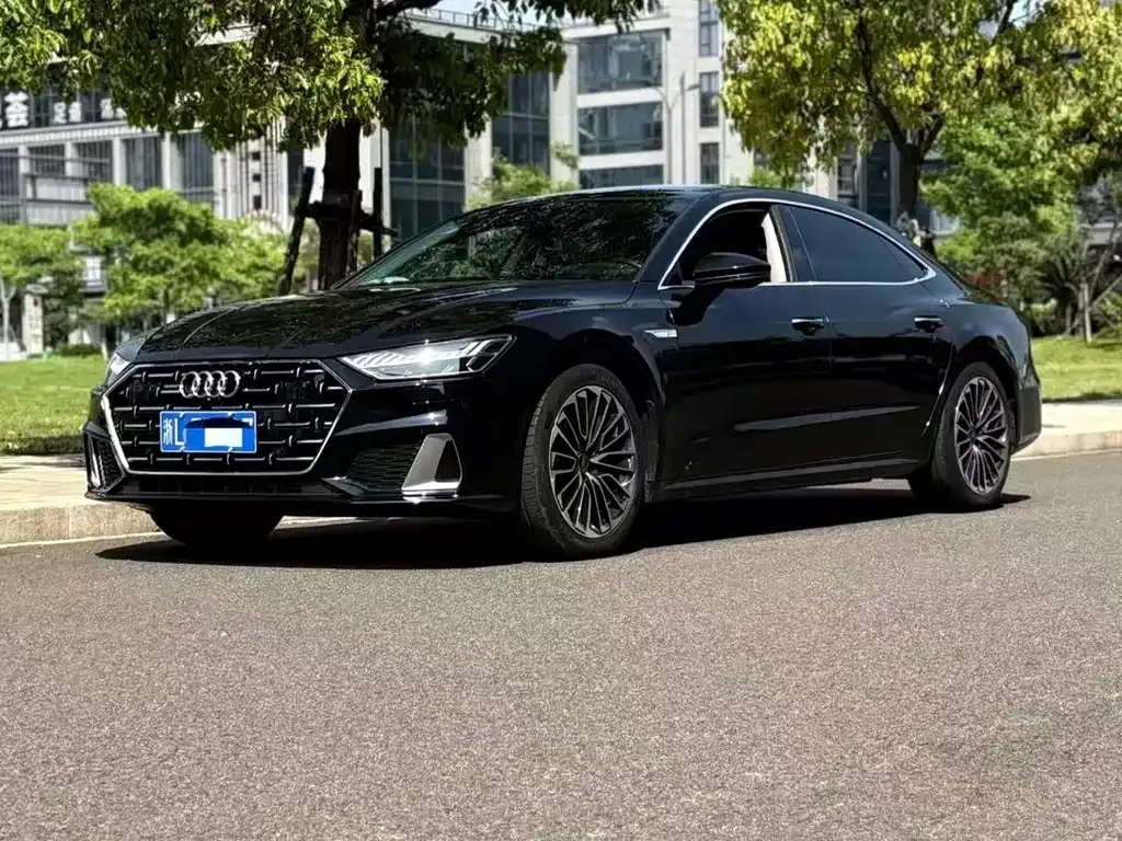 Audi A7L — фото 1