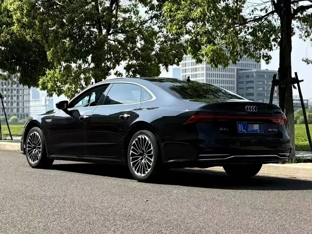 Audi A7L — фото 10