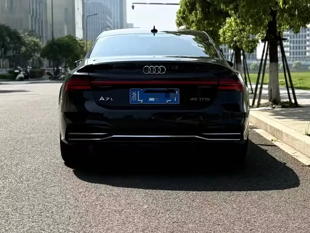 Audi A7L — фото 8