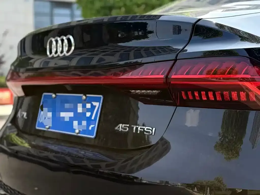 Audi A7L — фото 7