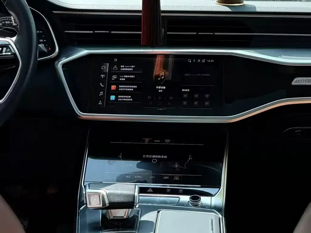 Audi A7L — фото 2