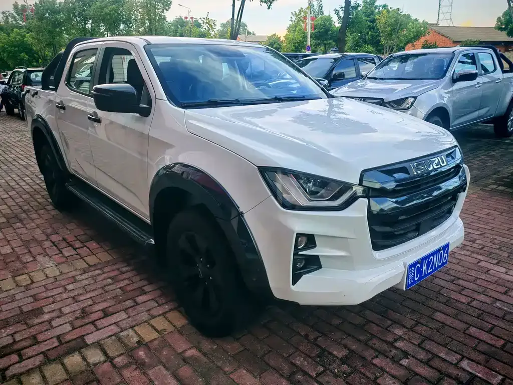 Isuzu D-MAX — фото 10