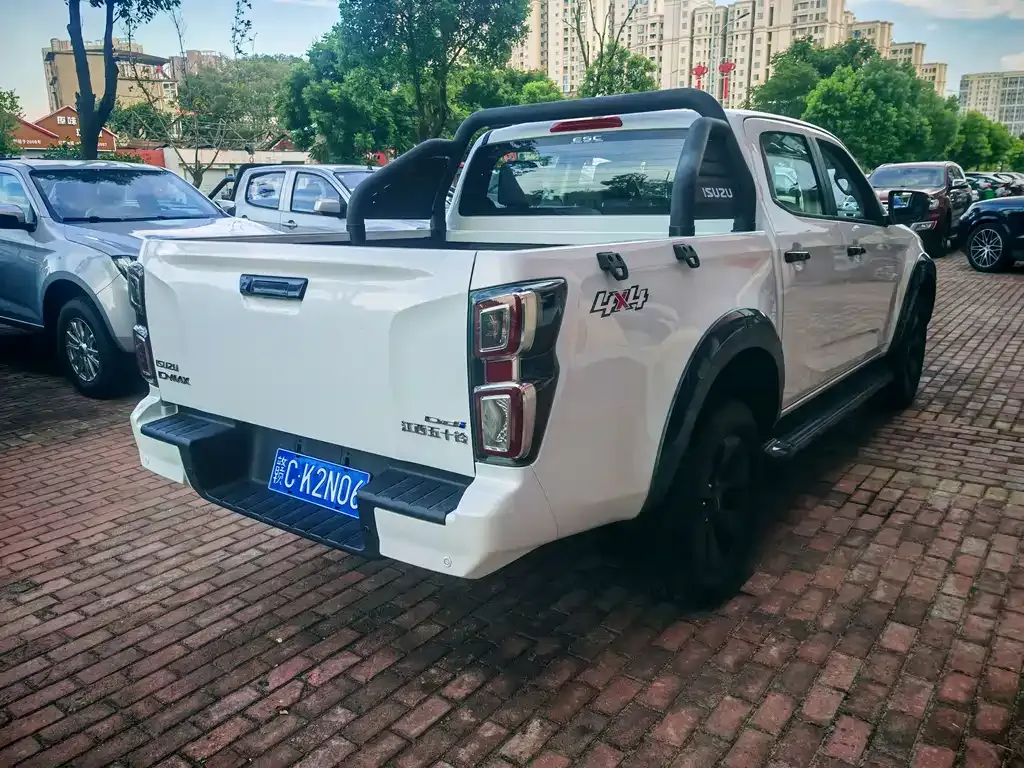 Isuzu D-MAX — фото 8