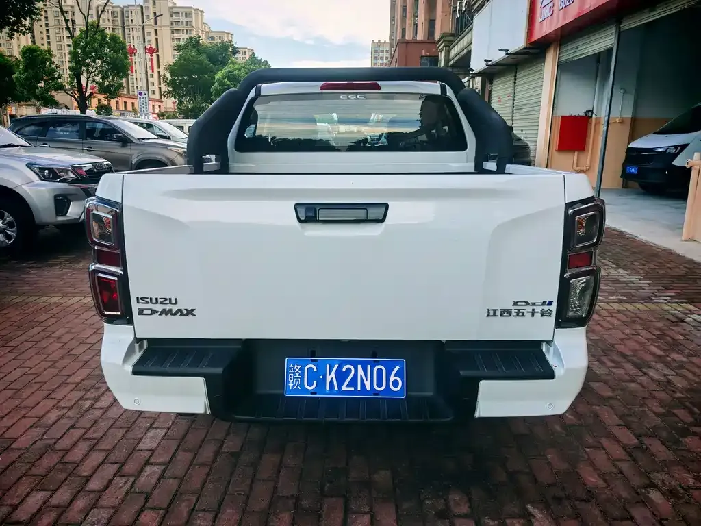 Isuzu D-MAX — фото 6