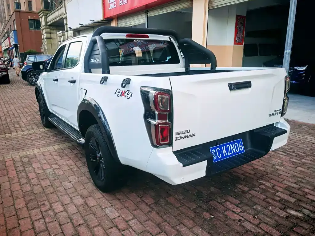 Isuzu D-MAX — фото 9