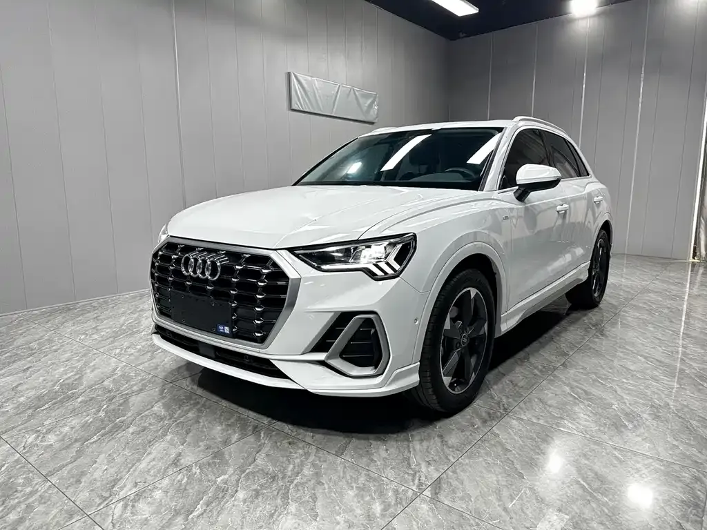 Audi Q3 — фото 1