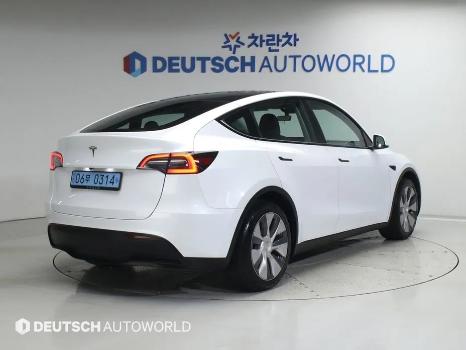 Tesla Model Y — фото 2