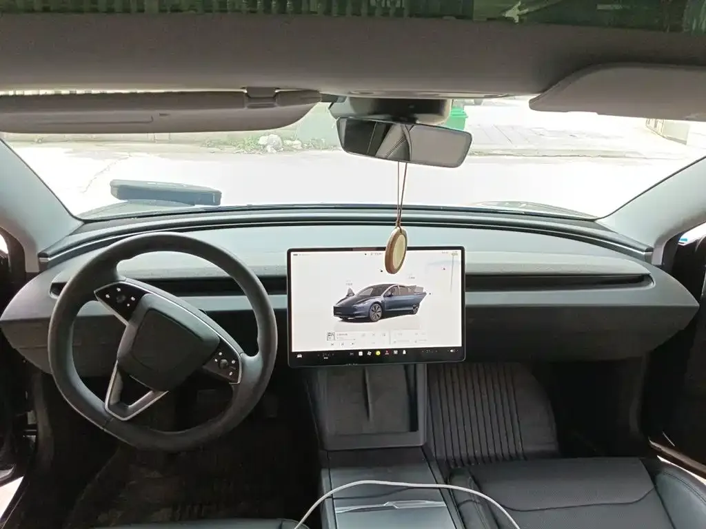 Tesla Model 3 — фото 10