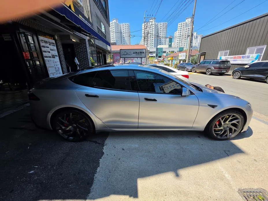 Tesla Model S — фото 10