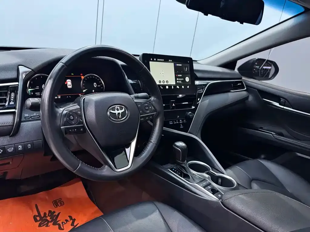 Toyota Camry — фото 10