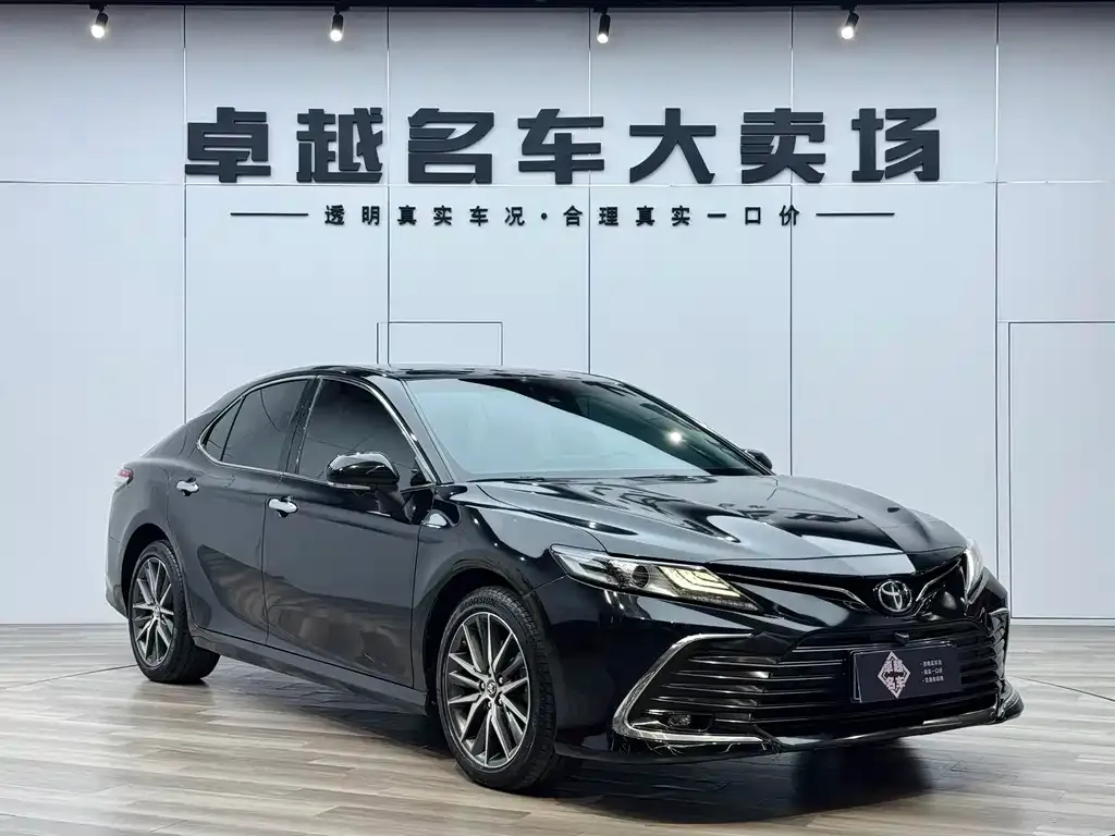 Toyota Camry — фото 4