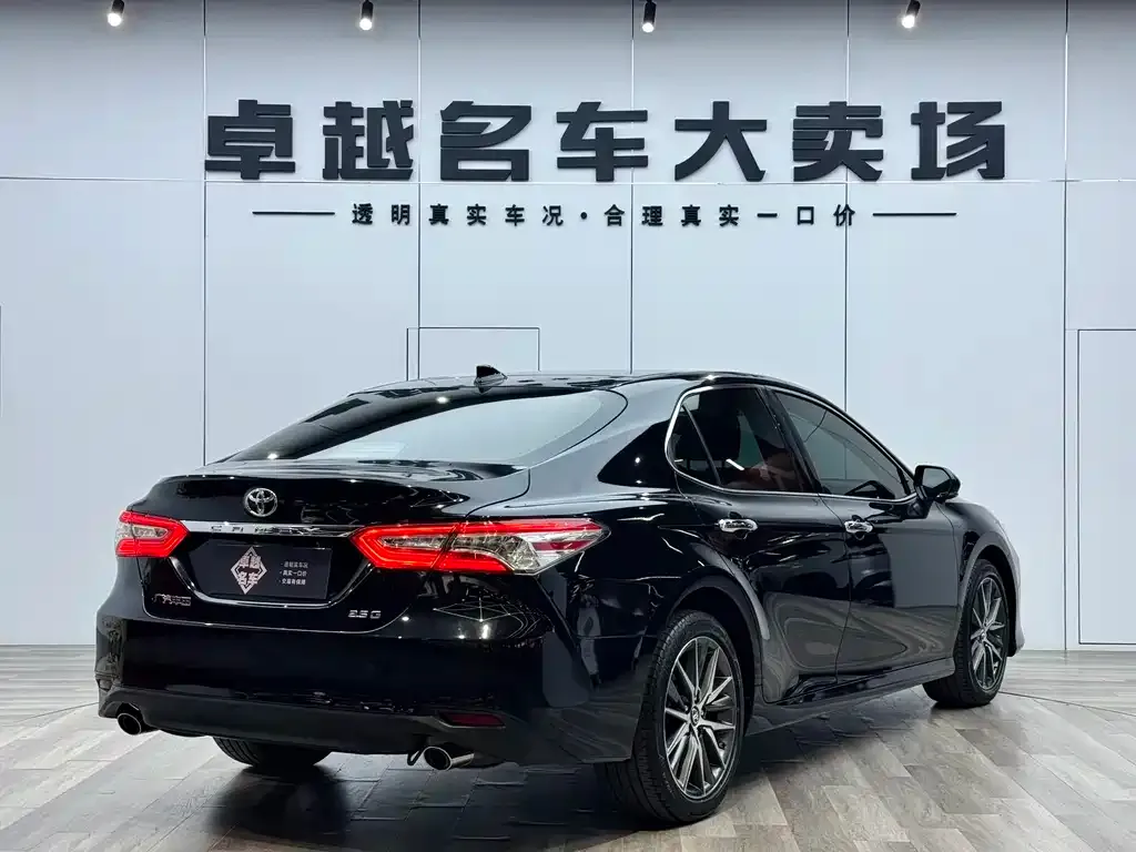 Toyota Camry — фото 5