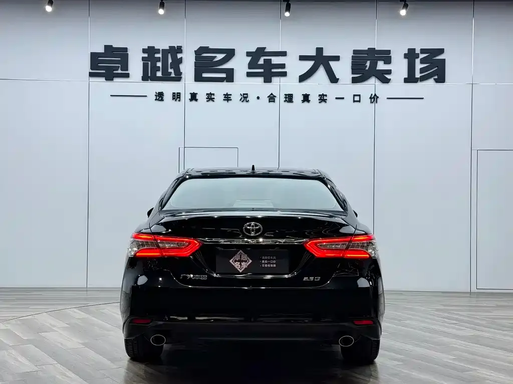 Toyota Camry — фото 2