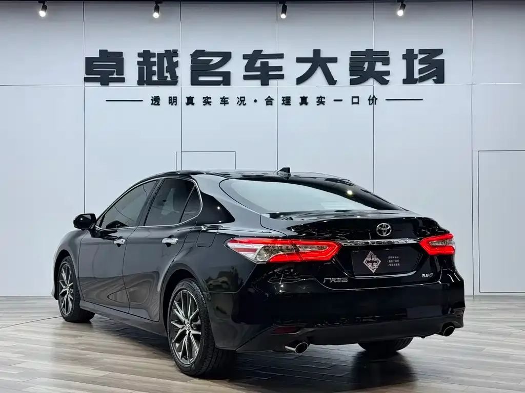 Toyota Camry — фото 7