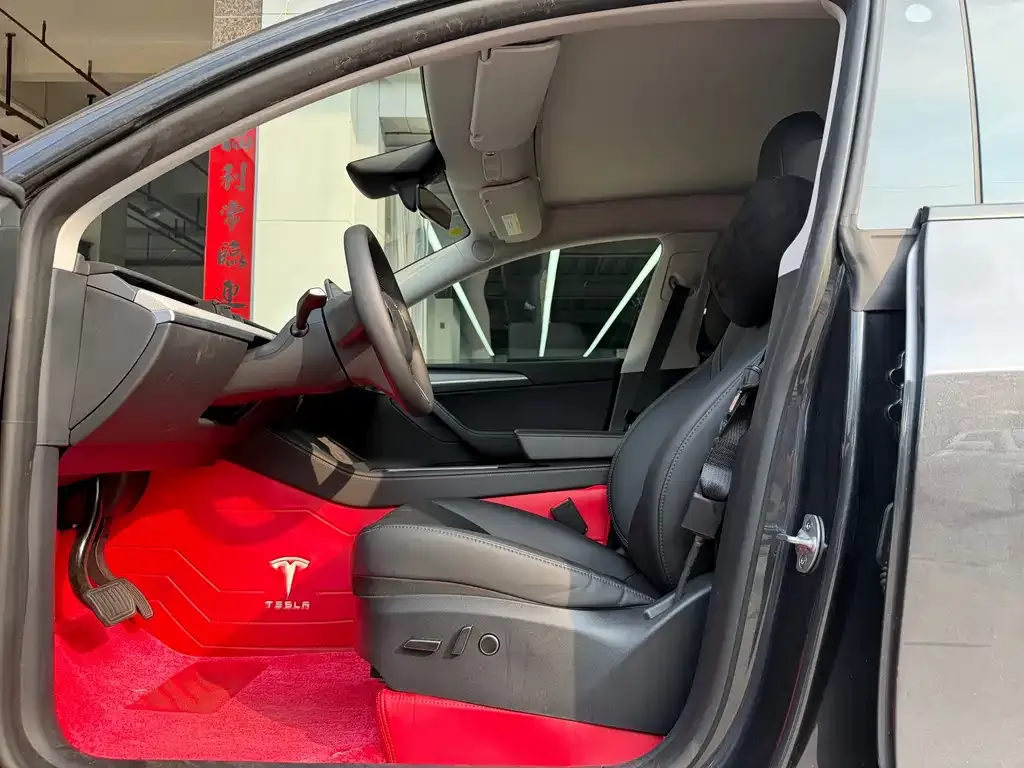 Tesla Model Y — фото 5