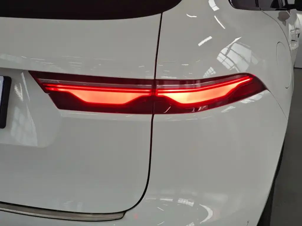 Jaguar F-PACE — фото 8